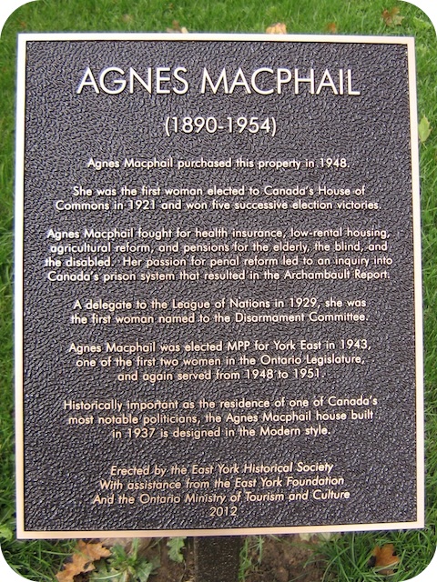 Plaque Photo