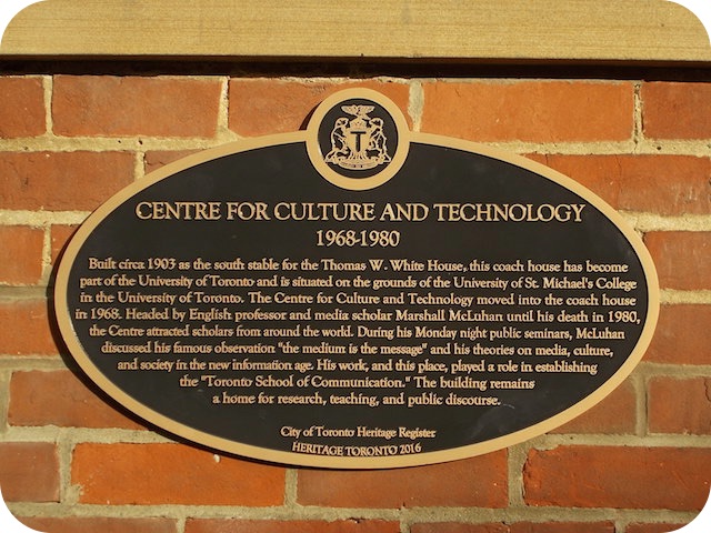 Plaque Photo