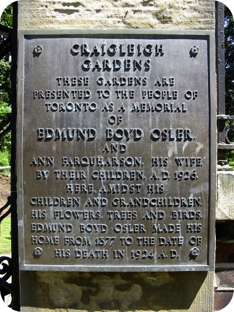 Plaque Photo