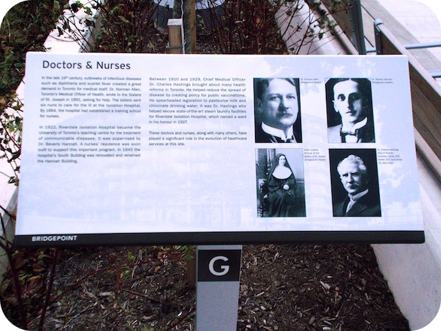 Plaque Photo