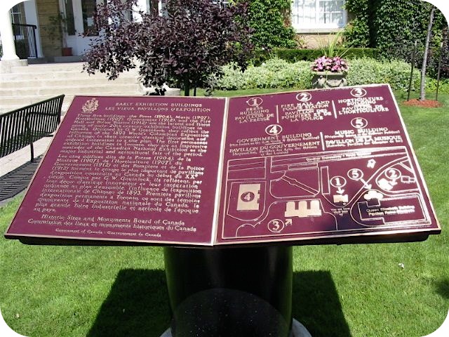 Plaque Photo