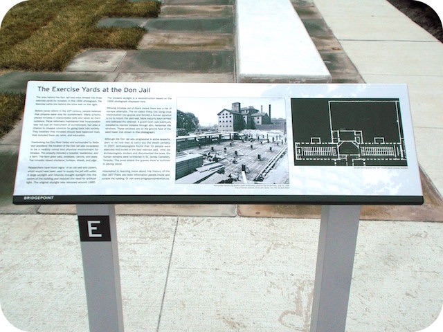 Plaque Photo