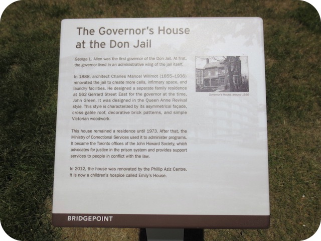 Plaque Photo