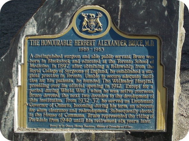Plaque Photo