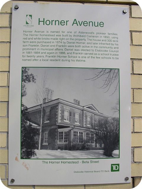 Plaque Photo
