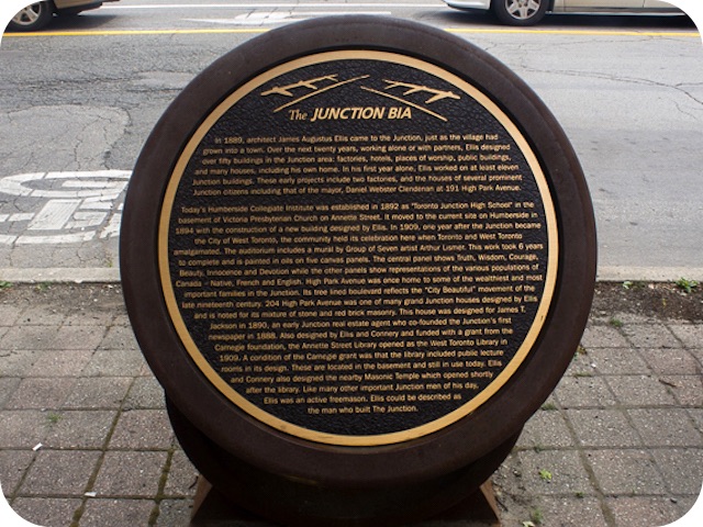 Plaque Photo