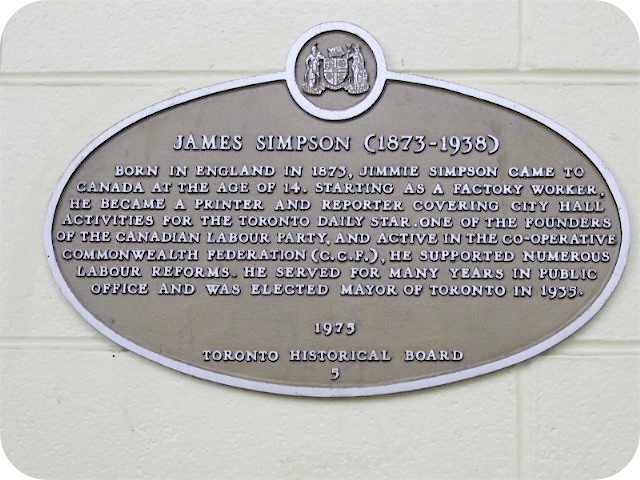 Plaque Photo