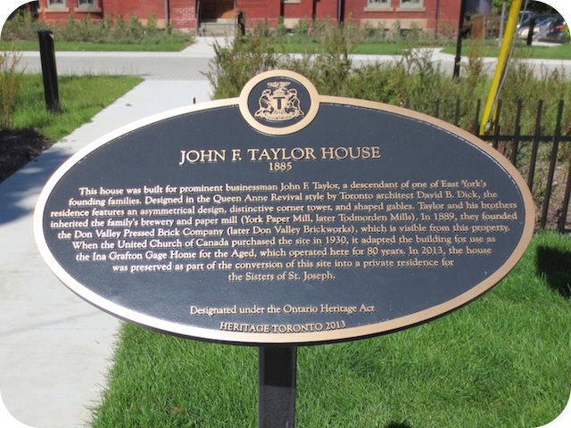 Plaque Photo