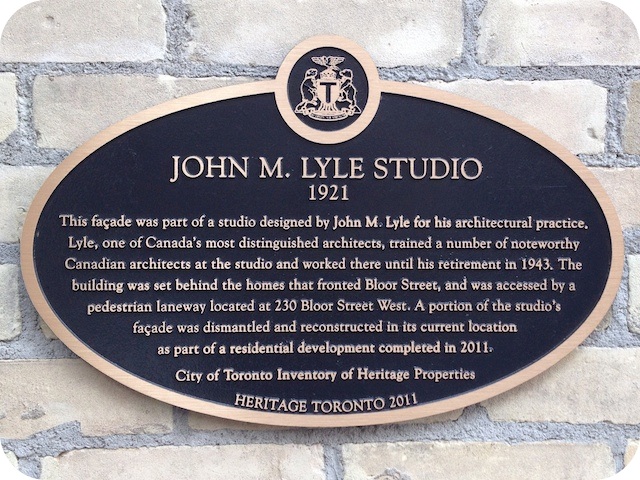 Plaque Photo