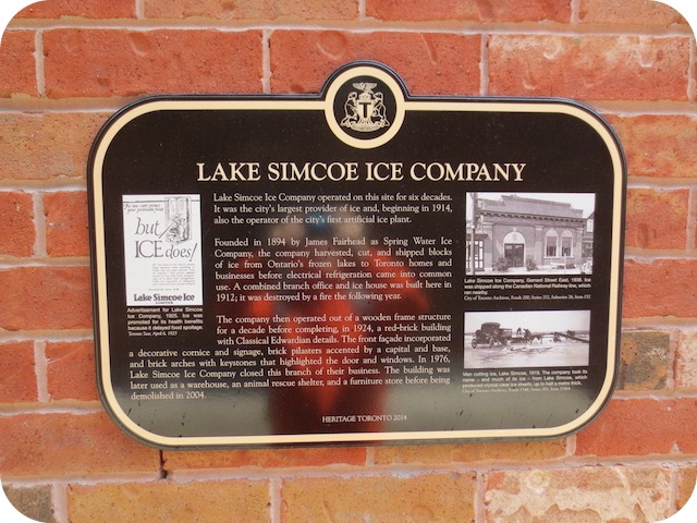 Plaque Photo