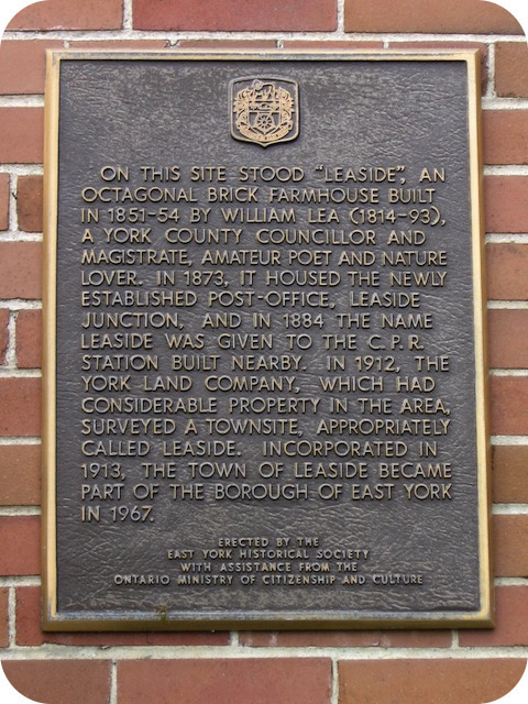 Plaque Photo