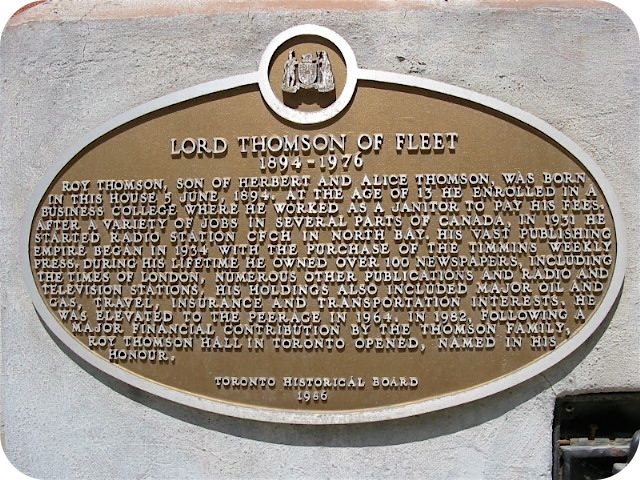 Plaque Photo