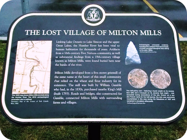 Plaque Photo