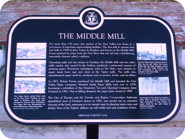 Plaque Photo