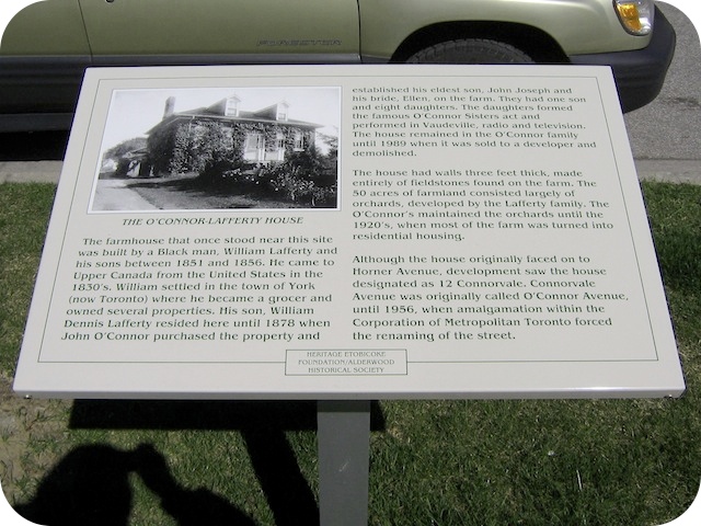 Plaque Photo