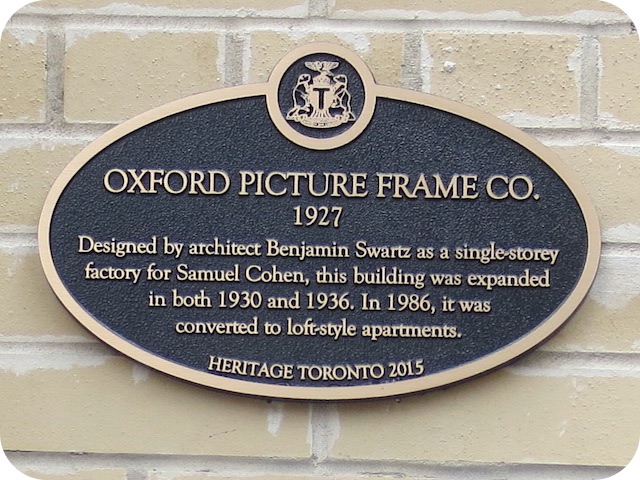 Plaque Photo