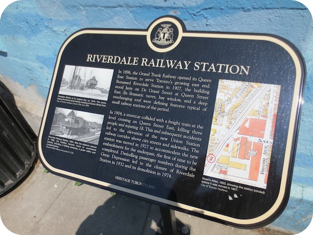 Plaque Photo