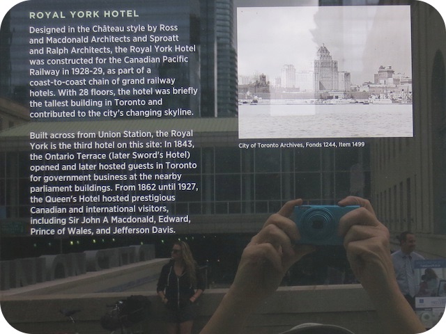 Plaque Photo