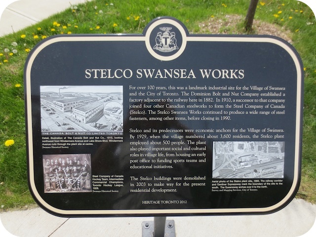 Plaque Photo