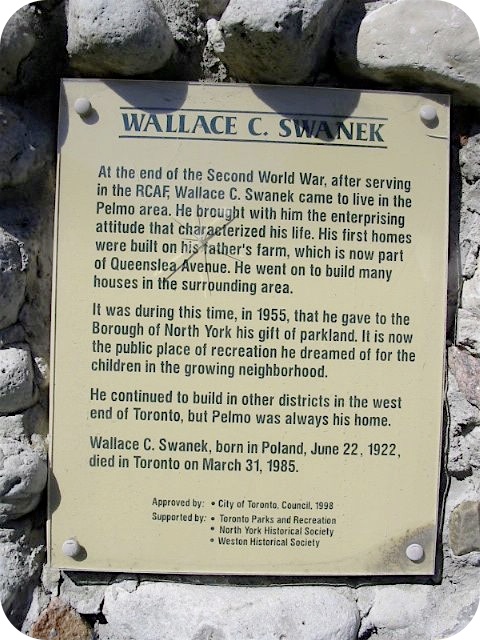 Plaque Photo