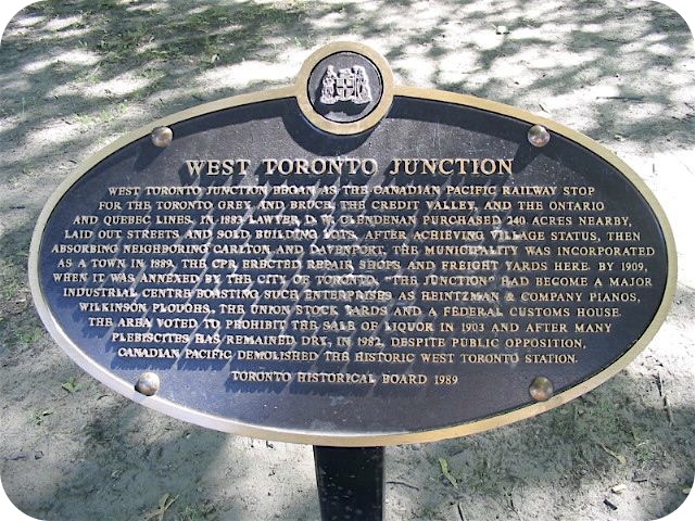 Plaque Photo