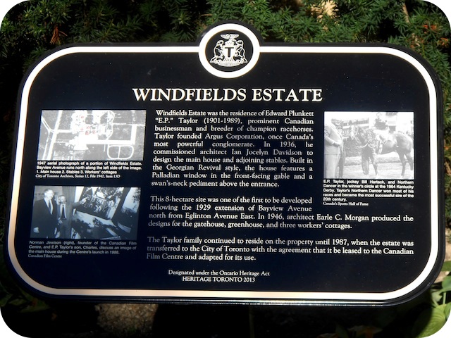 Plaque Photo